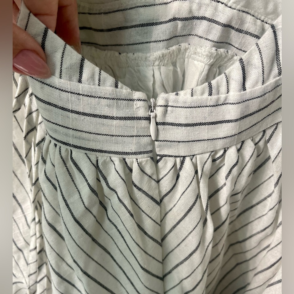 Selfie Leslie White Linen Striped Shorts Romper Criss Cross Back Sz M Summer - Picture 13 of 15